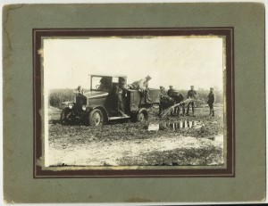 Пограничники у Грузовика " Мерседес ", 20-года.