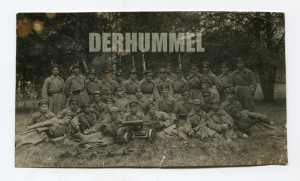 Взвод РККА с пулеметом и винотовками