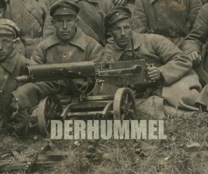 Взвод РККА с пулеметом и винотовками