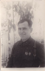 Капитан РККА с орденом БКЗ и знаком (Хасан?).5