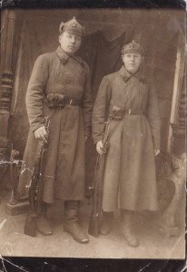 Двое с кавалерийскими карабинами. 1930-е гг.