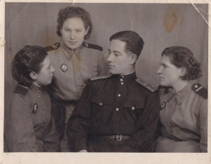 Девушки -- отличные артиллеристы. 19 января 1944 года.