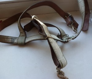 Шарф,эполеты и ремень оружейный-на одного.