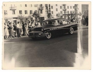 Три фото автомобилей