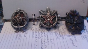 Подскажите, что за знаки и их примерную стоимость