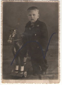 Фото девочки с игрушками