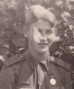 Друзья-однополчане. Курская Дуга. 1943 год. Гранаты на ремне