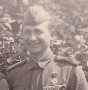 Друзья-однополчане. Курская Дуга. 1943 год. Гранаты на ремне