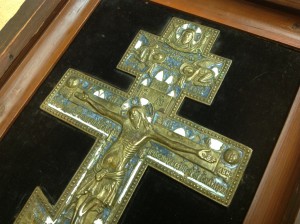 Распятие в киоте