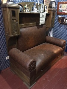 Сталинский диван , очень крутой.