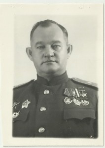 Генерал. Герой Советского Союза, 40-е года.Подписное фото.