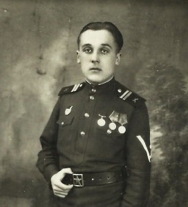 Сержант и Интересным  Шевроном, 1947 год.