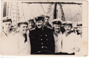 В. Тихонов на съемках фильма «Мичман Панин»