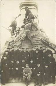 Группа Курсантов Морского Училища в Бескозырках без Лент.