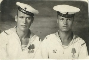 Моряки с Наградами, кр." Ворошилов ".