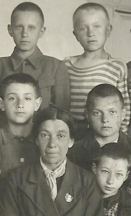 Женщина с Винтовым Орденом Ленина!!!