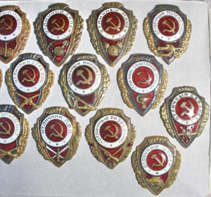 ВОЕНННЫЕ ОТЛИЧНИКИ ( 15 штук )