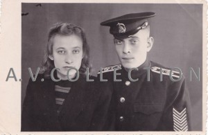 Курсант Морского Училища с девушкой.