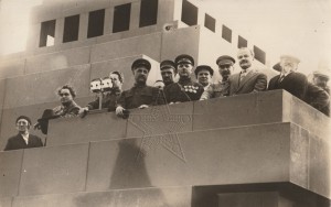 ★ Лот фотографий Сталина с элитой 1930-х годов на Мавзолее ★