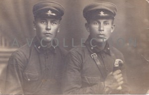 Бойцы 6-го железнодорожного (?) полка. 1932 год. 2 фото.