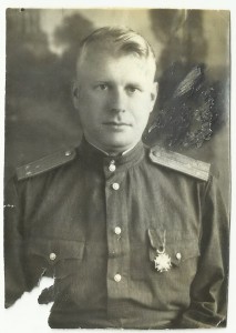 Польский? Офицер с Наградами СССР, а Советский с Польской.