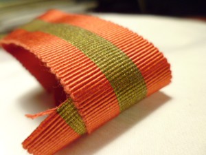 Ленты разной длины.
