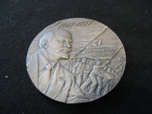 Две настольные медали 60 и 70 лет Октябрьской революции.