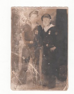 С водолазной нашивкой и медалью