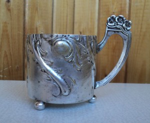 Подстаканник на ножках шариках. Модерн ?