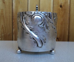 Подстаканник на ножках шариках. Модерн ?