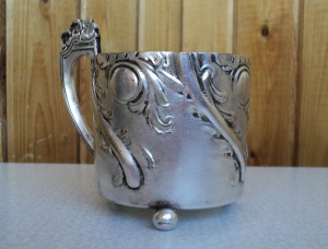 Подстаканник на ножках шариках. Модерн ?
