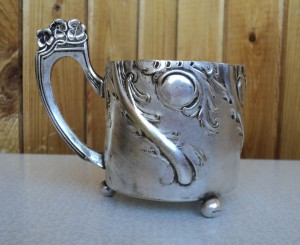 Подстаканник на ножках шариках. Модерн ?