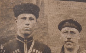 Моряк с козачком. Кинжал. Надпись на бескозырке.