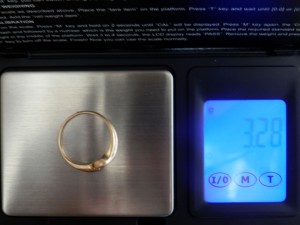 Кольцо золотое женское с камушками