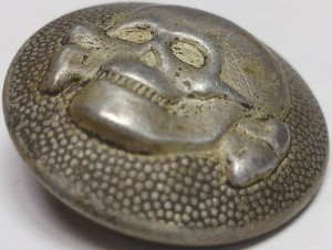 Пуговка с черепом на пилотку СС.