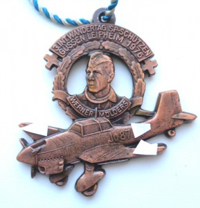 Знак Вернер Мельдерс с самолетом Юнкерсом 1976.