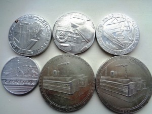 6 медалей За строительство алюминиевых заводов при СССР.