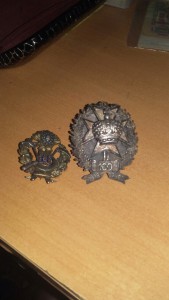 Два имперских  знака .