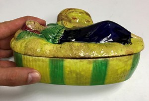 Агитационная довоенная фаянсовая шкатулка. Женщина-колхозниц