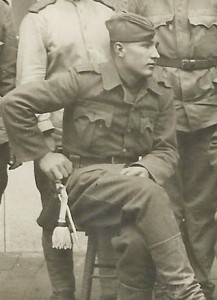 Советские Солдаты в Интересной Форме с Трофеем.