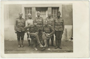 Советские Солдаты в Интересной Форме с Трофеем.