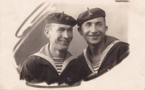 Морячки-близнецы.1940 год.Береты.
