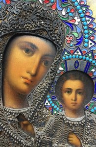 Икона Смоленской  Божией Матери, в окладе 84, скань, эмали.