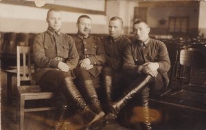 Группа красных военлётов. 1930 г. Шифровки в петлицах.