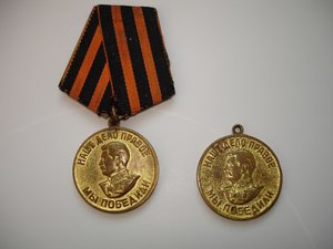 2 медали За победу над Германией.