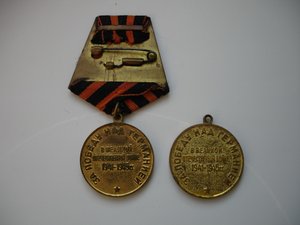 2 медали За победу над Германией.
