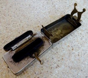 Походная чернильница времён войны.