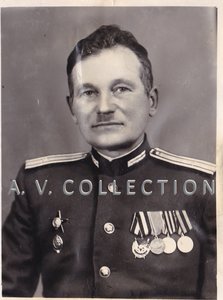 Боевой майор. Отличник СА. Конец 1940-х гг. 2 фото.