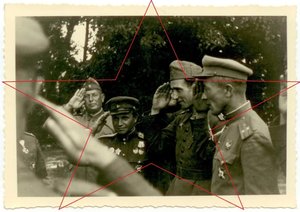 Маршал Толбухин Ф.И. с болгарами, вручение орденов...19 фото