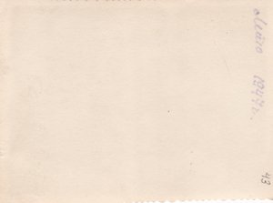 Девушка - кубанская казачка в форме и с трофейным кинжалом.